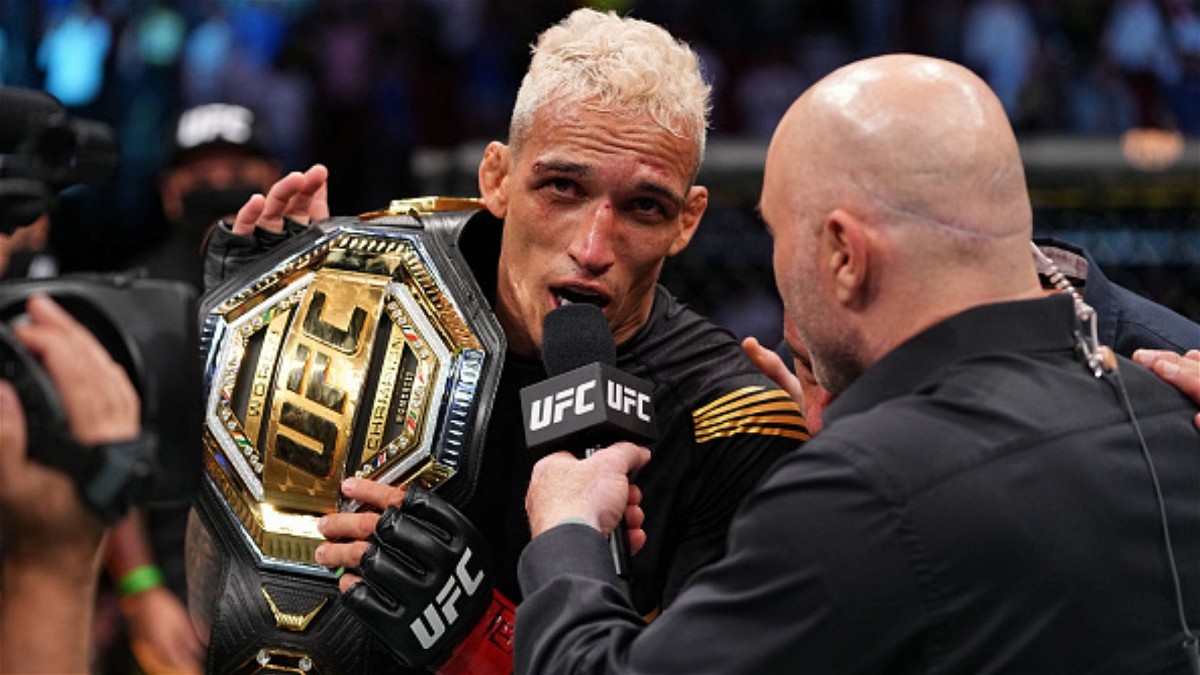 Oliveira becomes the UFC lightweight champion