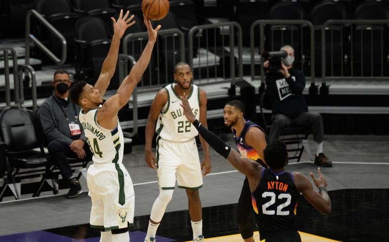 Milwaukee Bucks Greek Freak shoots over Phoenix Suns Ayton