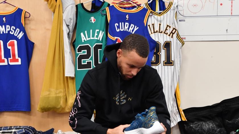 Stephen Curry with Klay Thompson Jersey