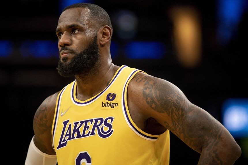 LeBron James boo'ed by Lakers Fans after awful game