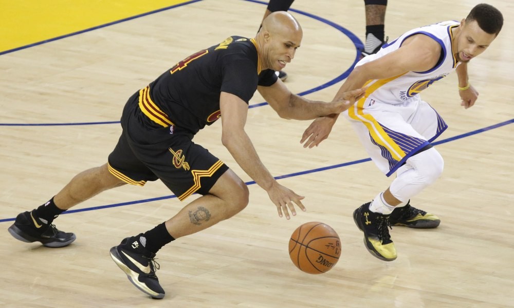 Richard Jefferson reveals the reason on how they could stop Stephen Curry in 2016 NBA Finals.