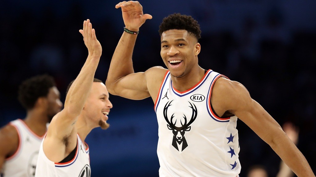 Stephen Curry and Giannis Antetokounmpo share wholesome moment