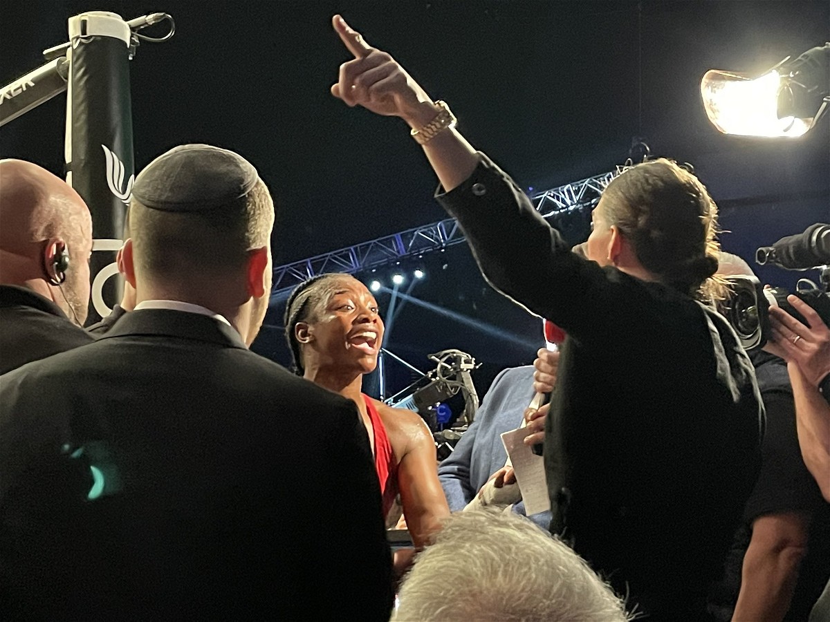 Savannah Marshall and Claressa Shields heated exchange after the fight (Credit: Twitter)