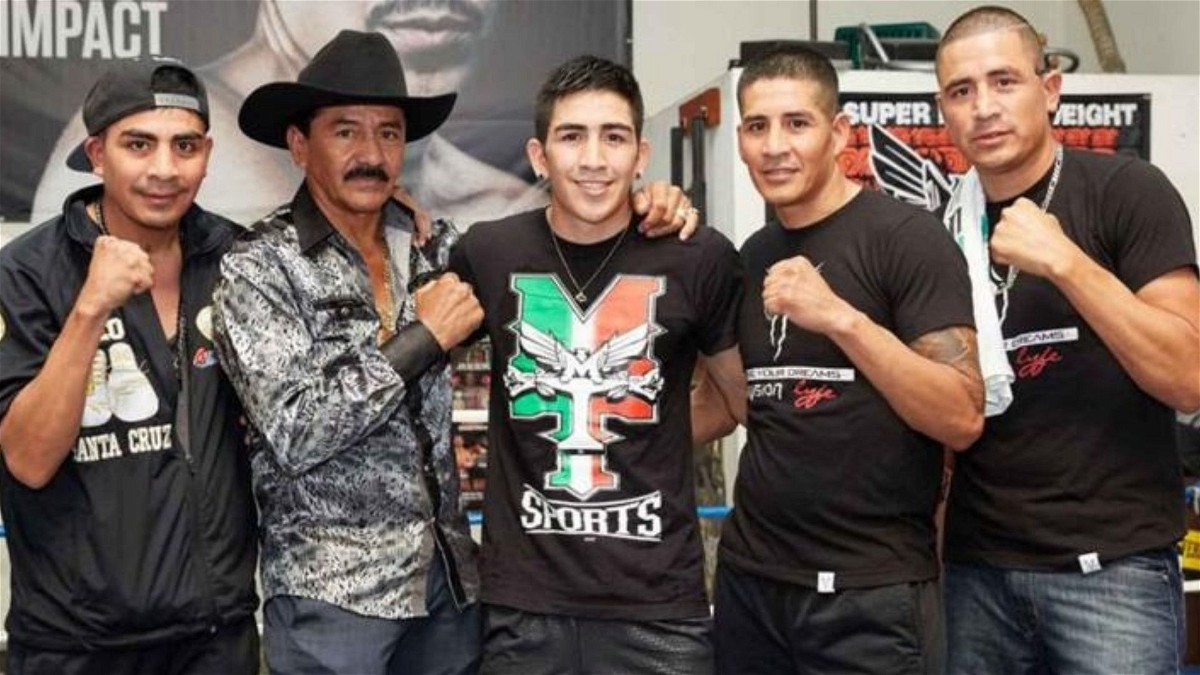 Leo Santa Cruz with his brothers