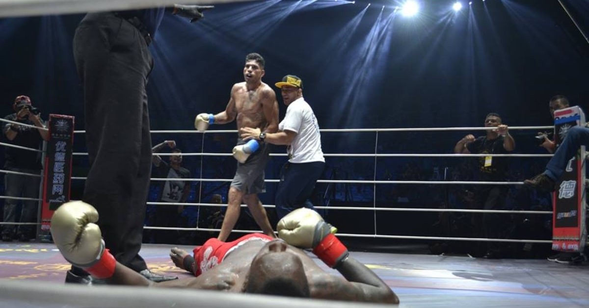 Alex Pereira knocks out Israel Adesanya