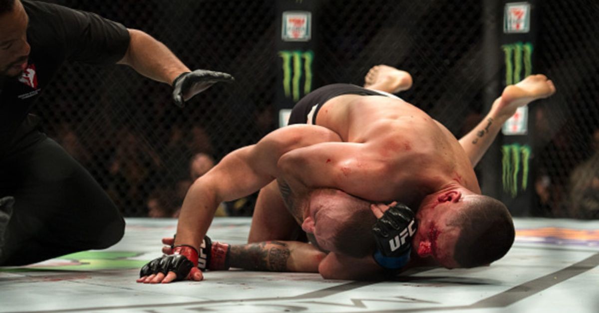 Nate Diaz submits Conor McGregor at UFC 196