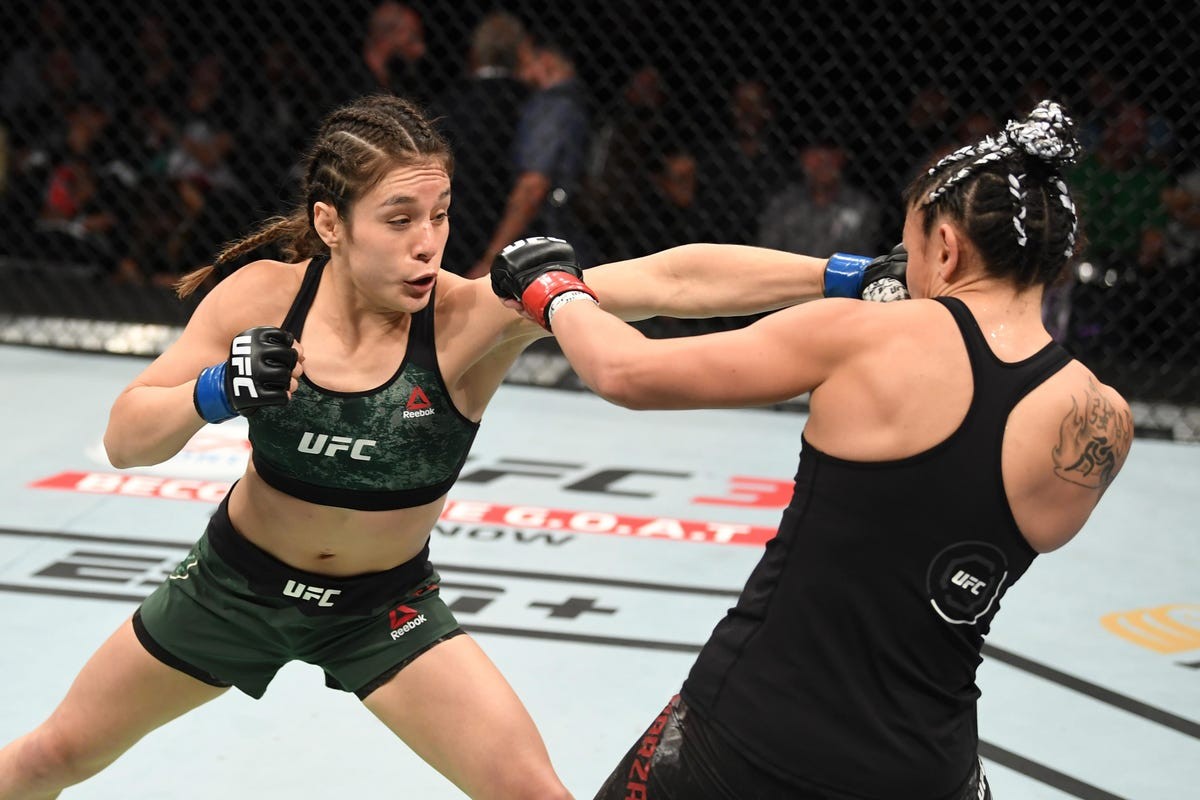 Alexa Grasso in her fight against Carla Esparza