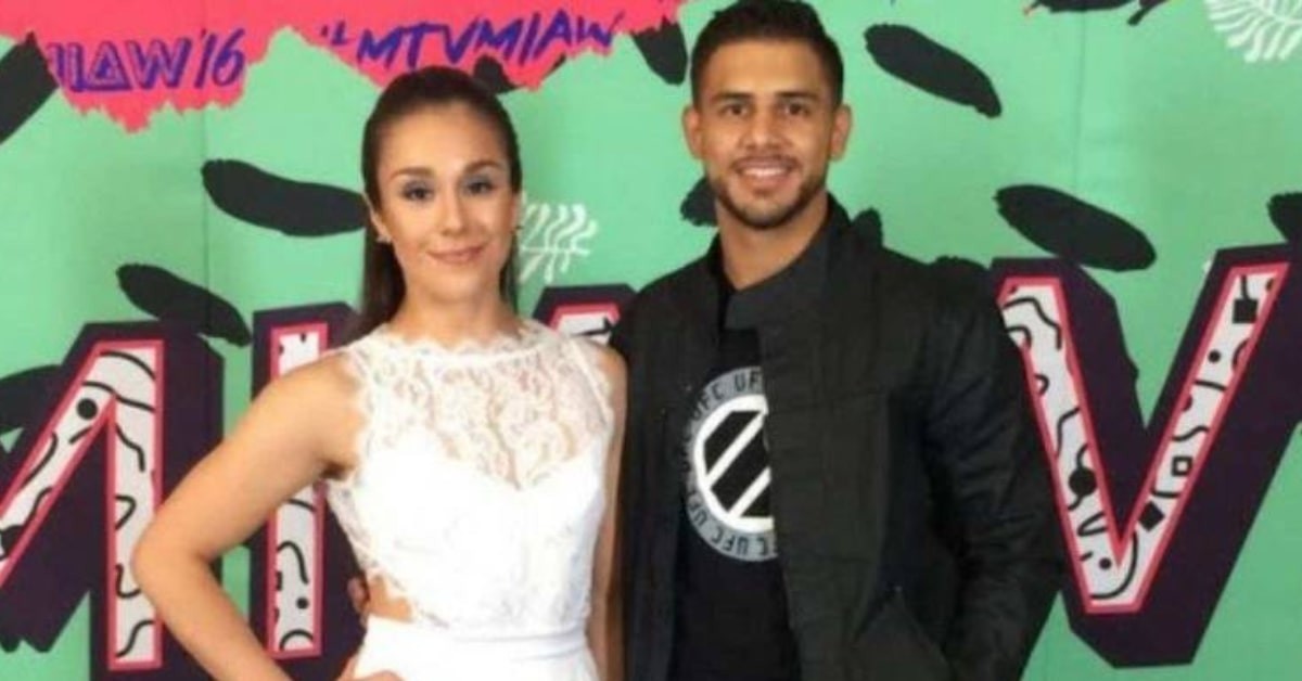 Alexa Grasso poses with Yair Rodriguez