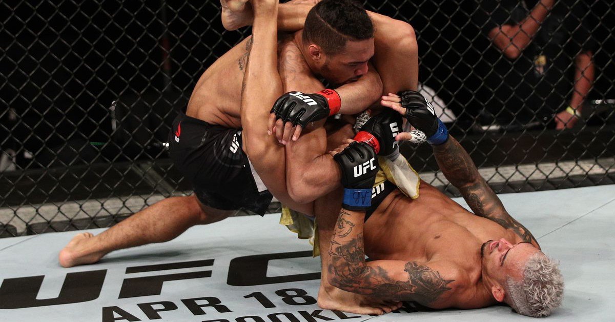 Charles Oliveira grappling with Kevin Lee