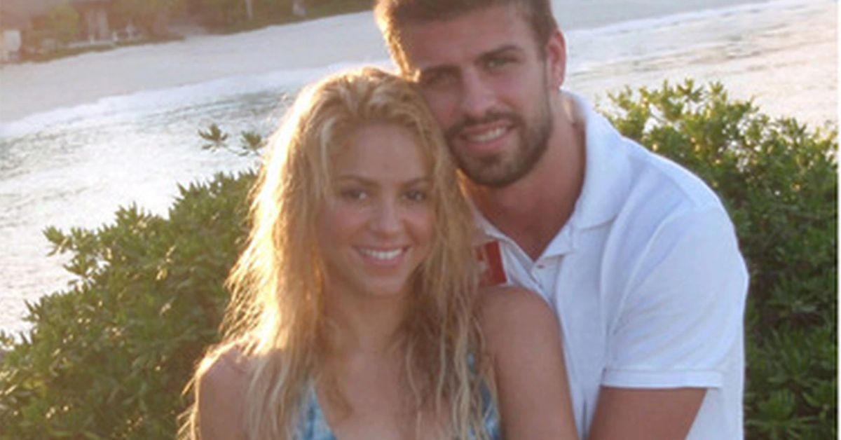 Shakira making her relationship with Gerard Pique official in 2011 (Credit: Twitter)