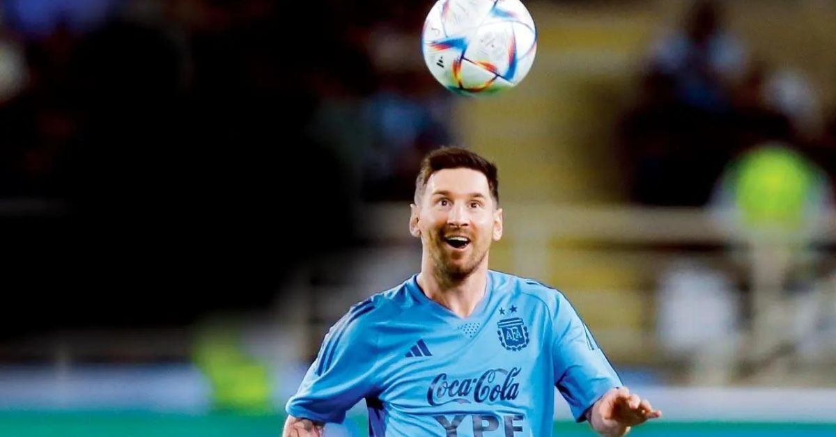 Lionel Messi training with Argentina ahead of the World Cup (Credits: Google)