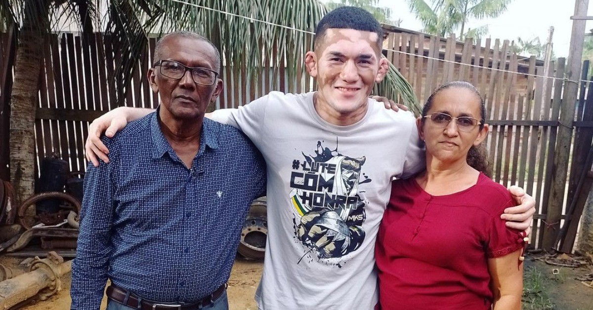 Melquizael Costa with parents