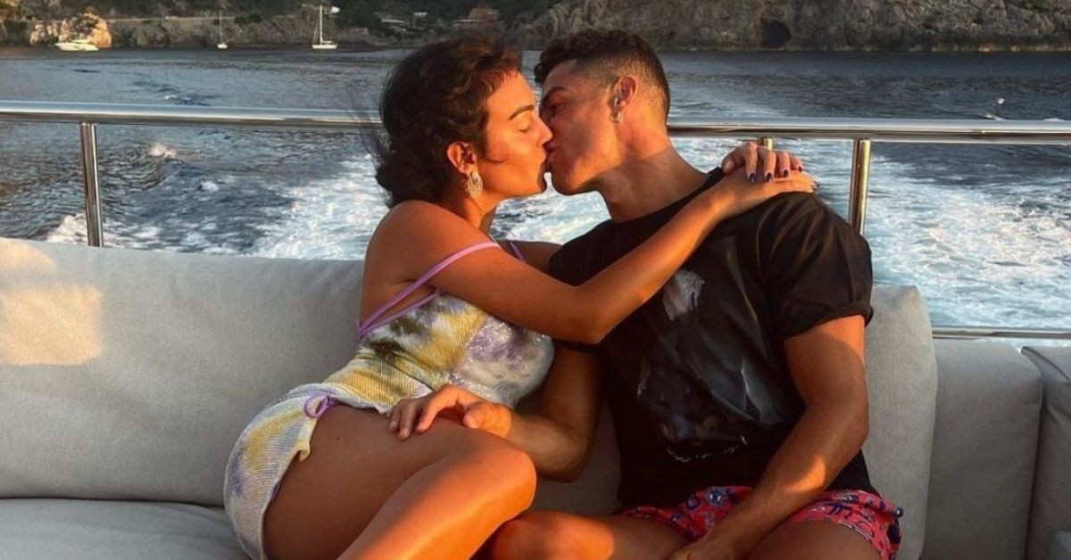 Cristiano Ronaldo and Georgina Rodriguez kissing.