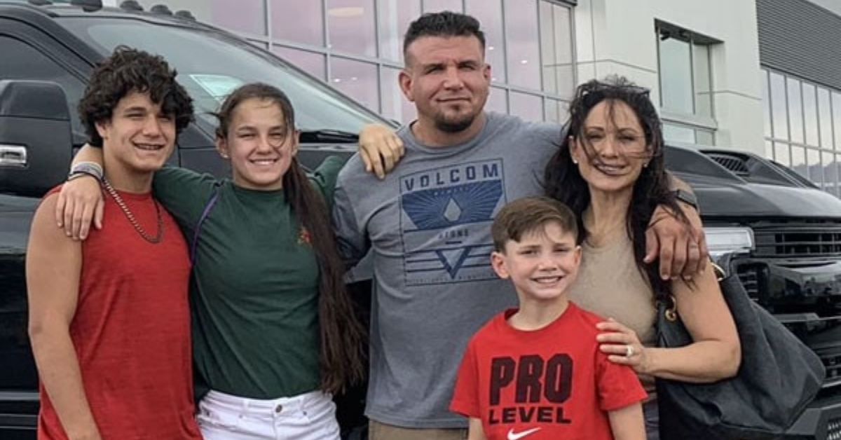 Bella Mir and Frank Mir with family