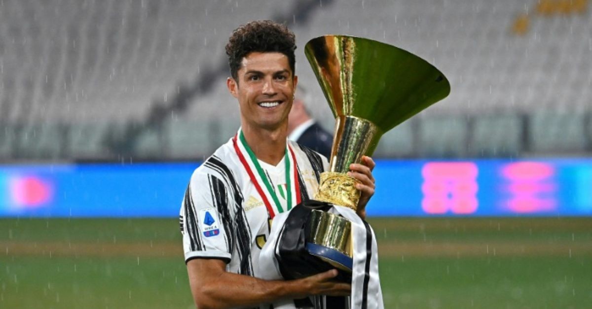 Cristiano Ronaldo with the Serie A trophy
