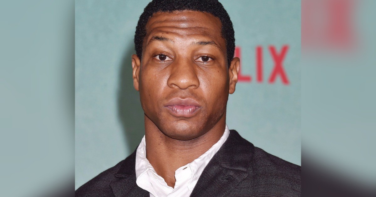 Jonathan Majors in a suit