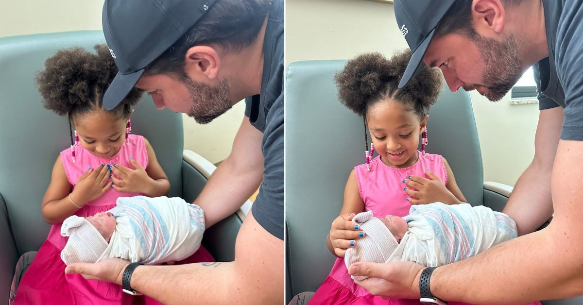 Alexis Ohanian showing Olympia her baby sister Adira River for the first time. (Credits- Twitter)